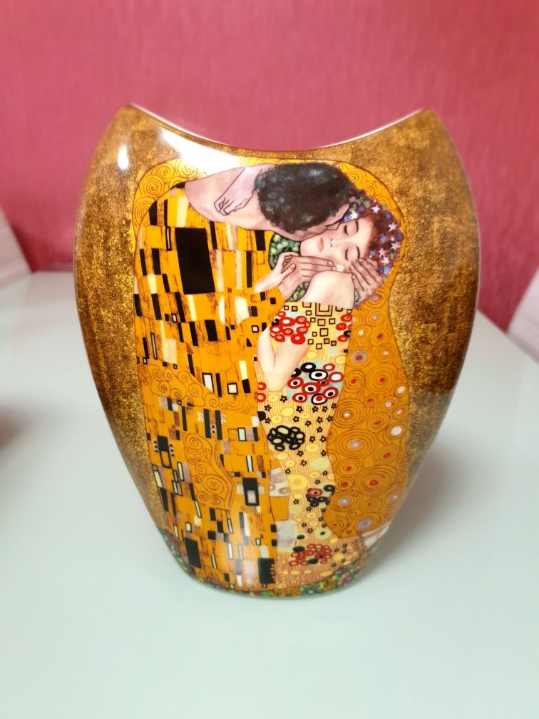 Ваза и две чаши LANCASTER “Целувката” в злато на Густав Климт