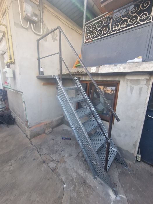 Scari metalice galvanizate