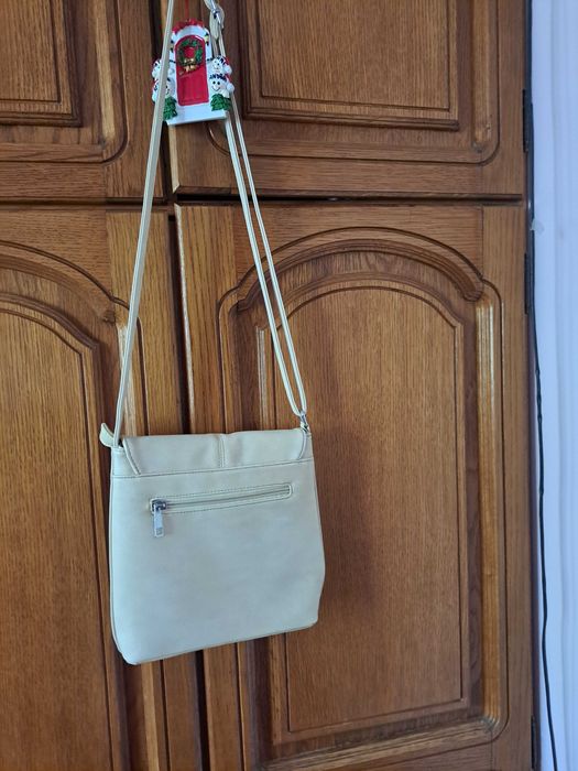 Geanta din piele, alba cu fermoar