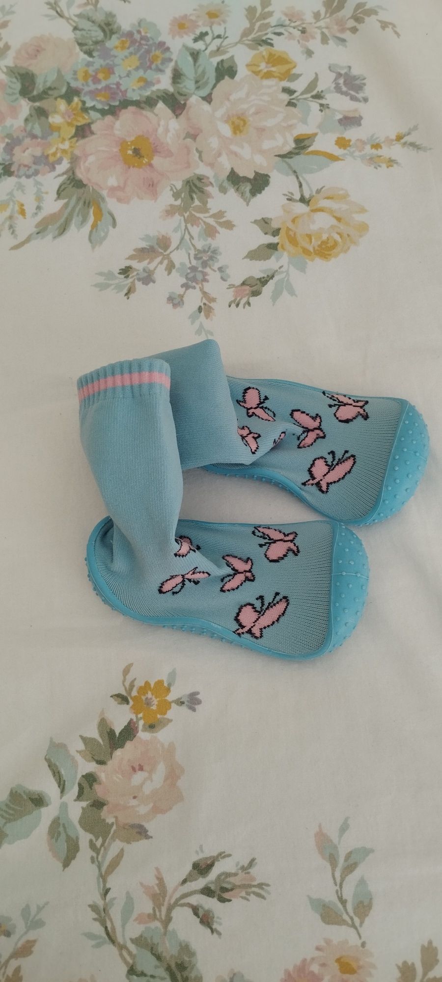 Детски чорапи тип пантофи с гумена подметка