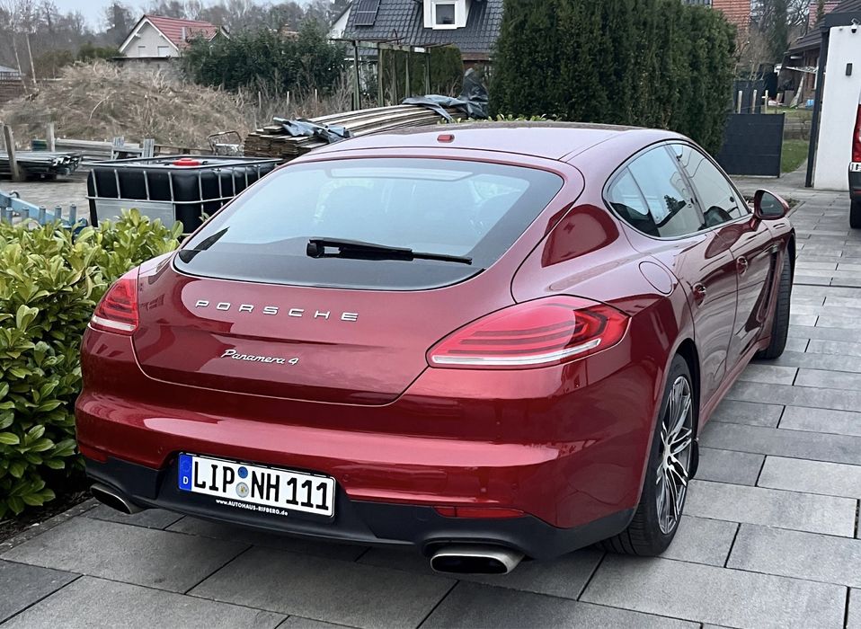 Porsche Panamera 4S