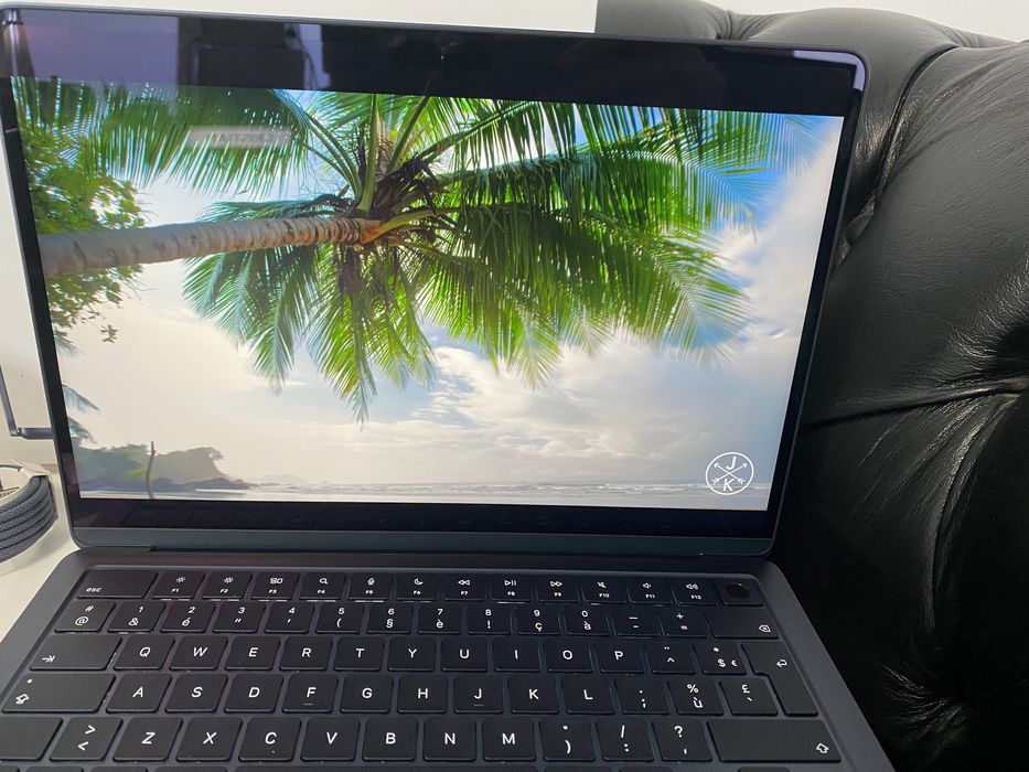 MacBook Air 13-inch/ M4 / 16 Gb RAM / 256 GB / Midnight / Desigilat