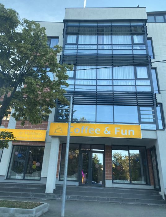 Inchiriere spatii comerciale ultracentrale - Parter si Etaj 1  Campina