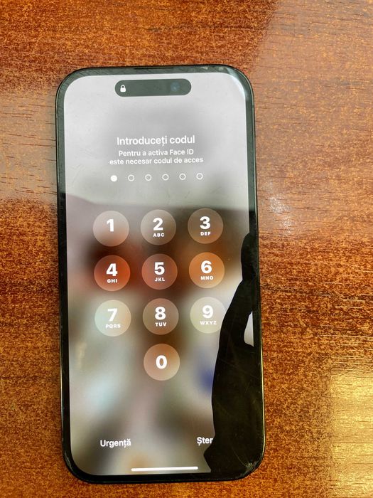 Iphone 14 pro spart fata-spate