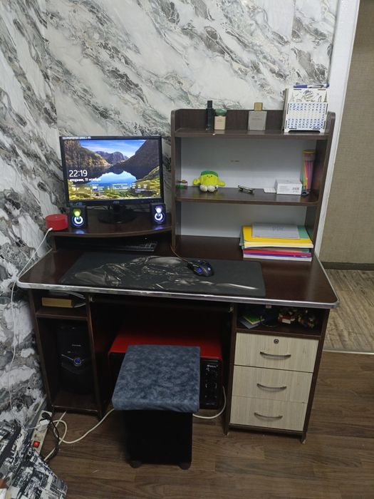 Компьютер со столом