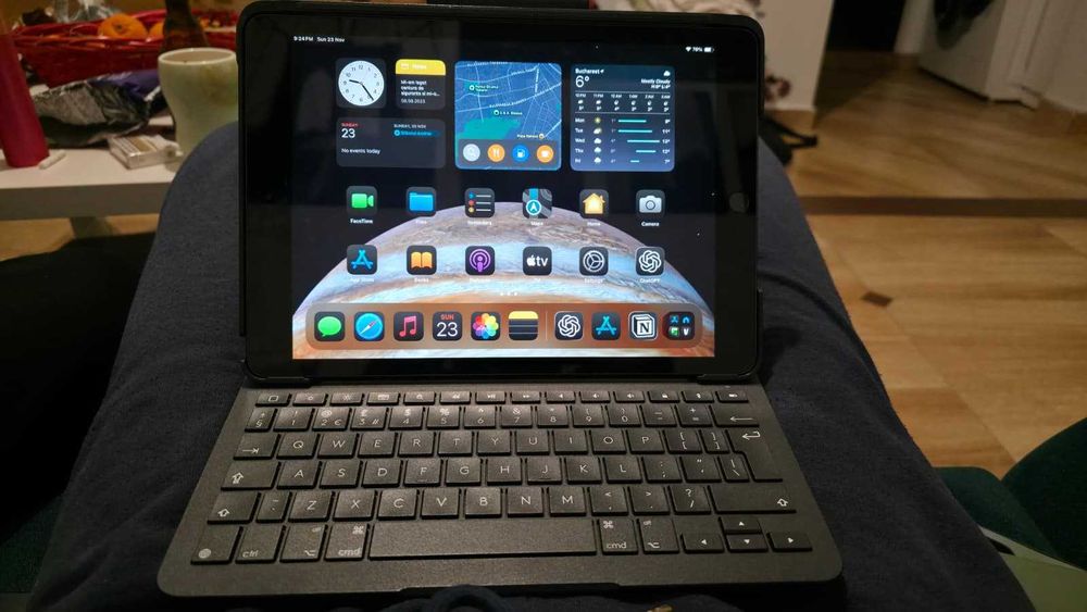 Ipad 7 32 GB + tastatura logitech / husa