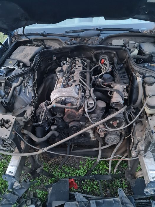 Dezmembrez mercedes E 270 w211