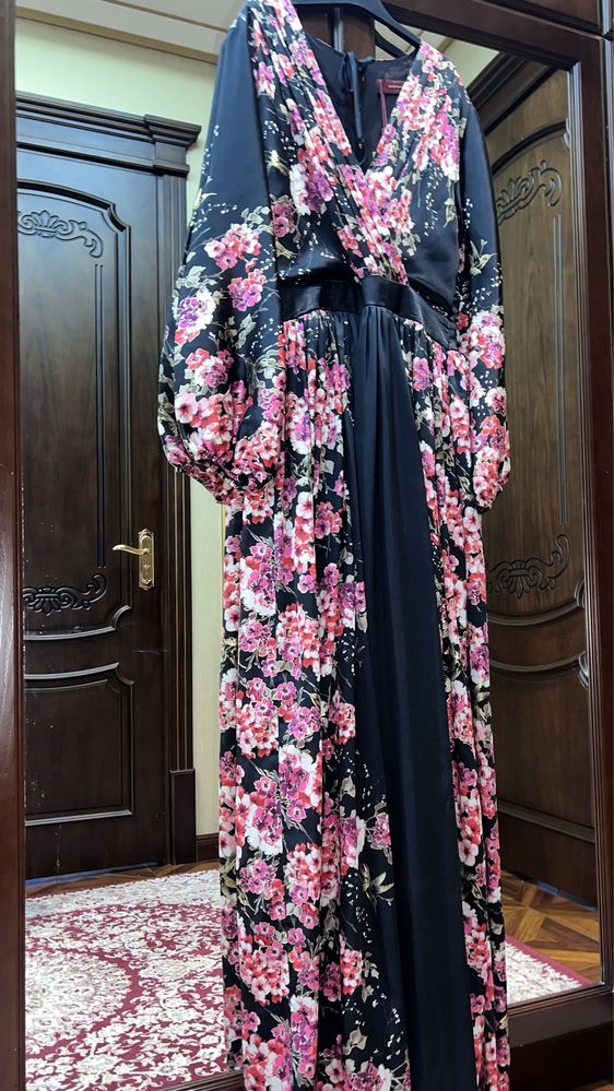 Продам шёлковое роскошное платье турецкого бренда