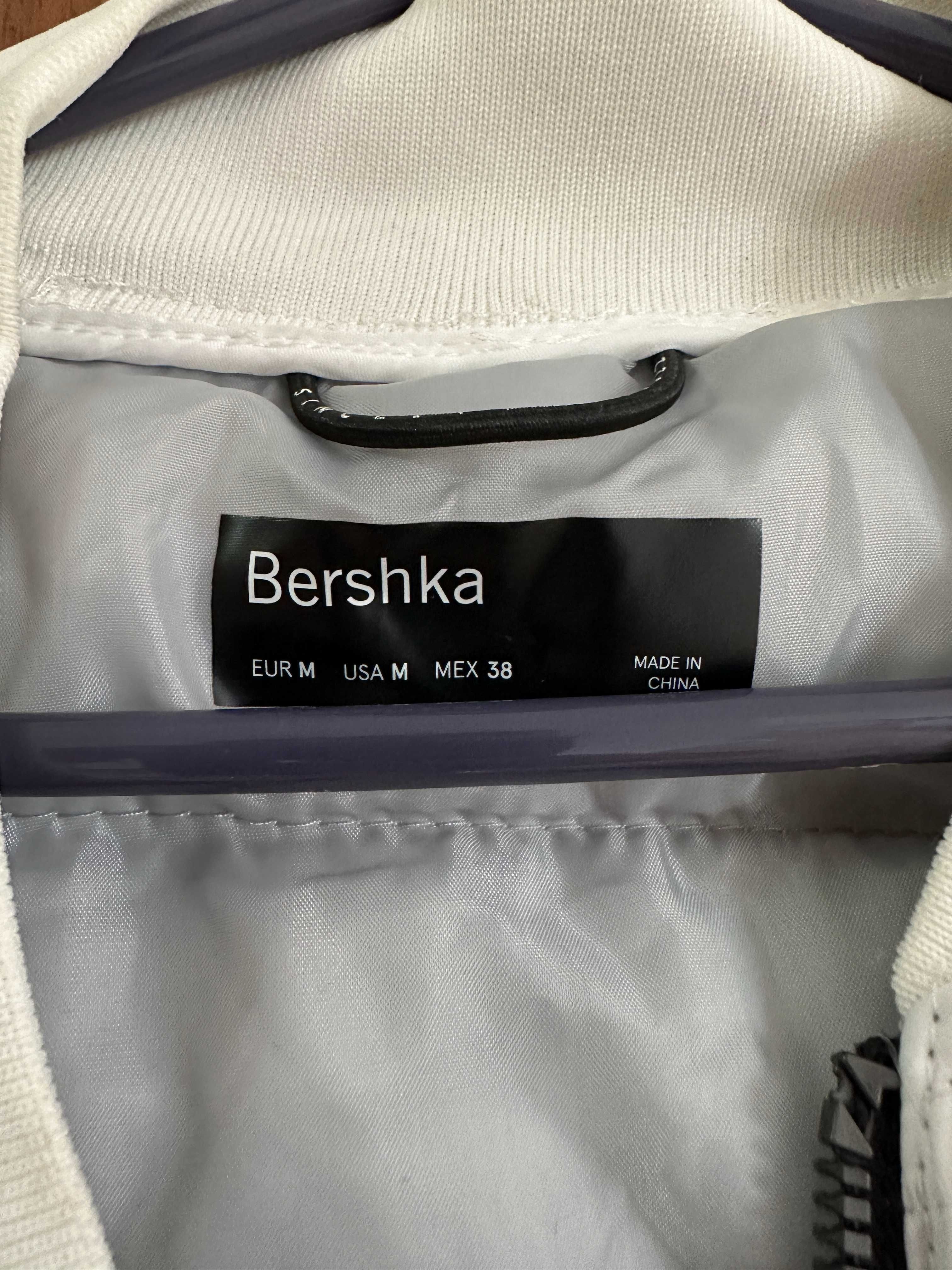 Белая куртка новая Bershka