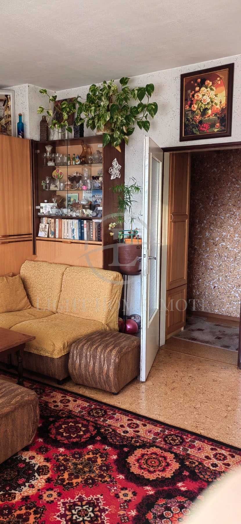 Реф. 1330 Двустаен / Три отделни стаи / Реална квадратура / Гараж