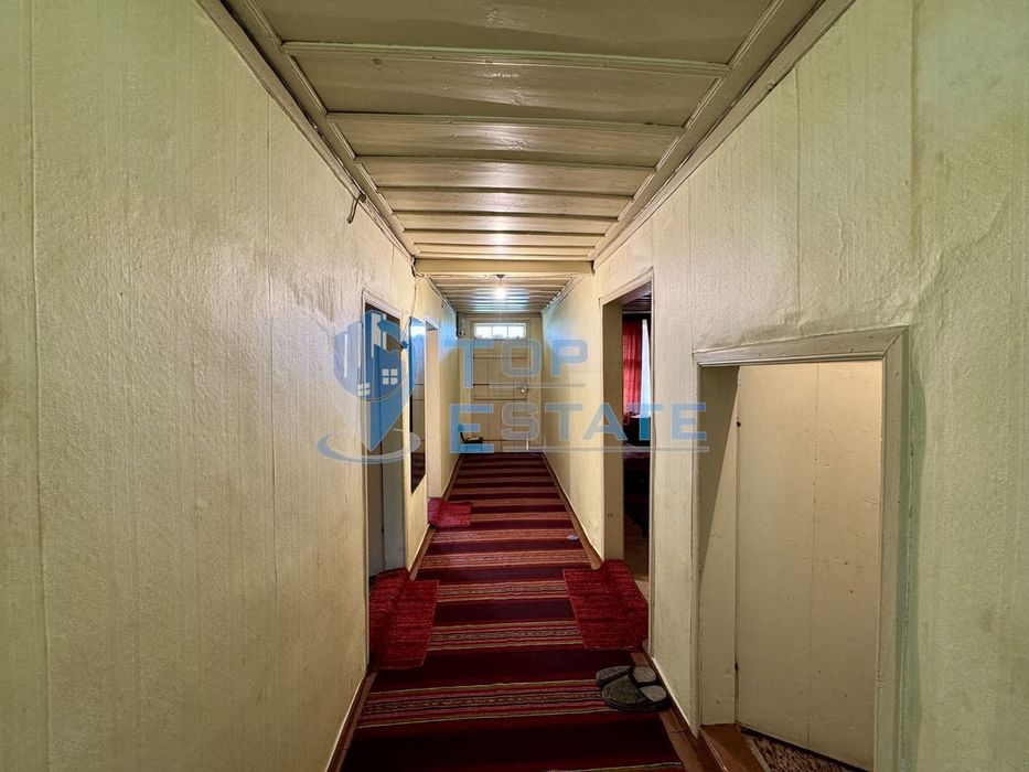 Къща с кладенец и голям двор в село Сушица, област Велико Търново