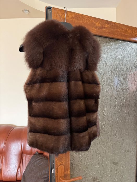 Vesta de nurca cu guler de vulpe