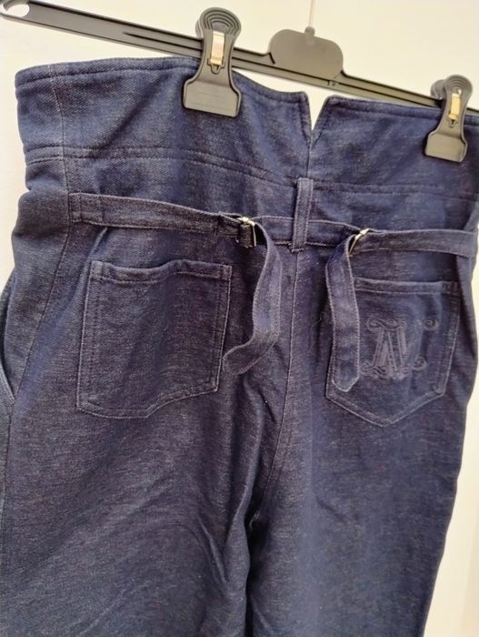 Vând pantaloni max mara