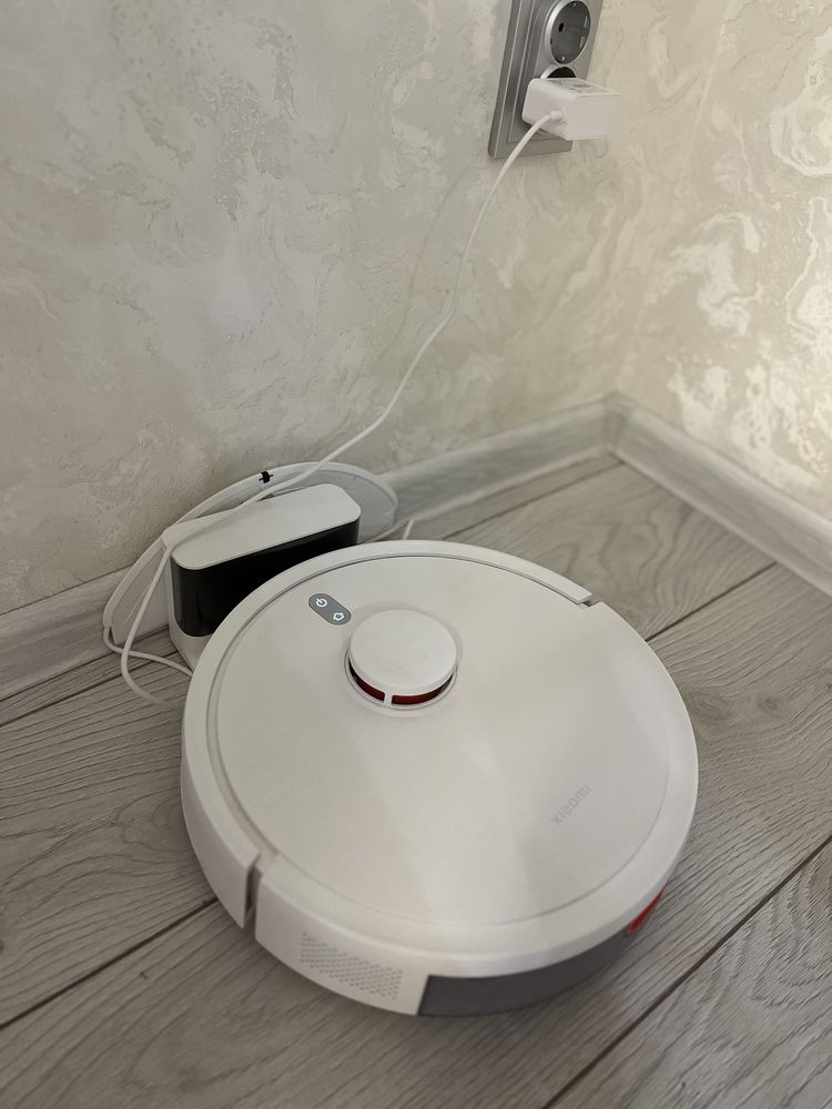 Продаю умного помощника — робот-пылесос Xiaomi Robot Vacuum S20