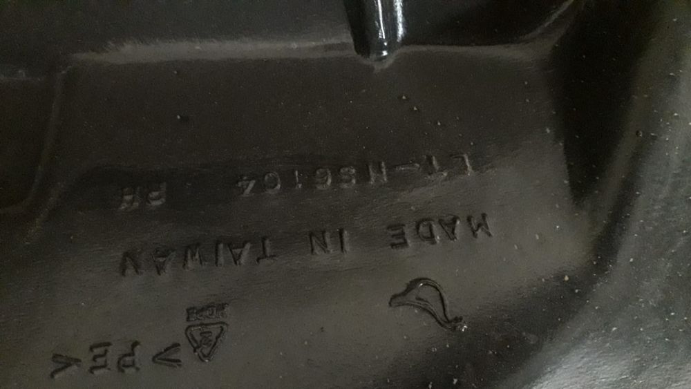 Продам подкрылки  на Nissan