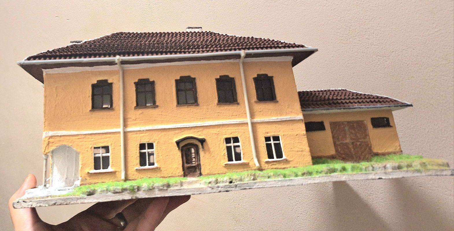 Продавам авторски макет на старата жп спирка"птичар" в мащаб 1:87