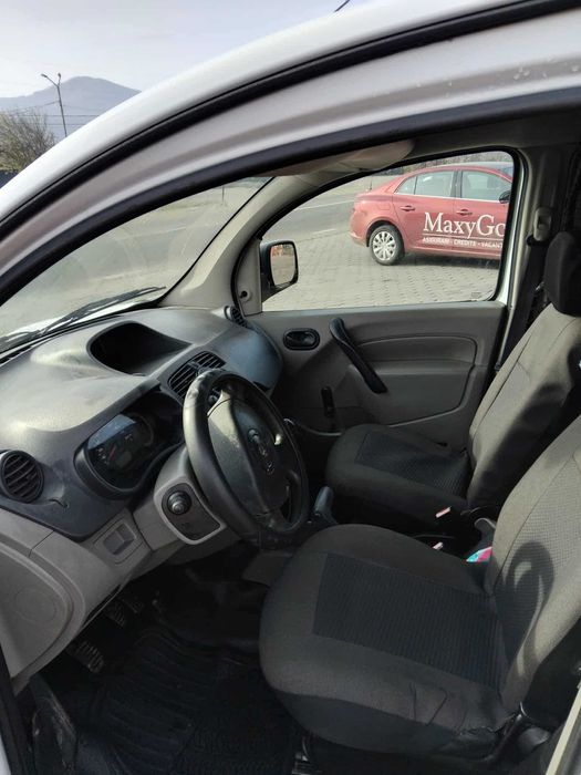 Vând Renault kangoo.