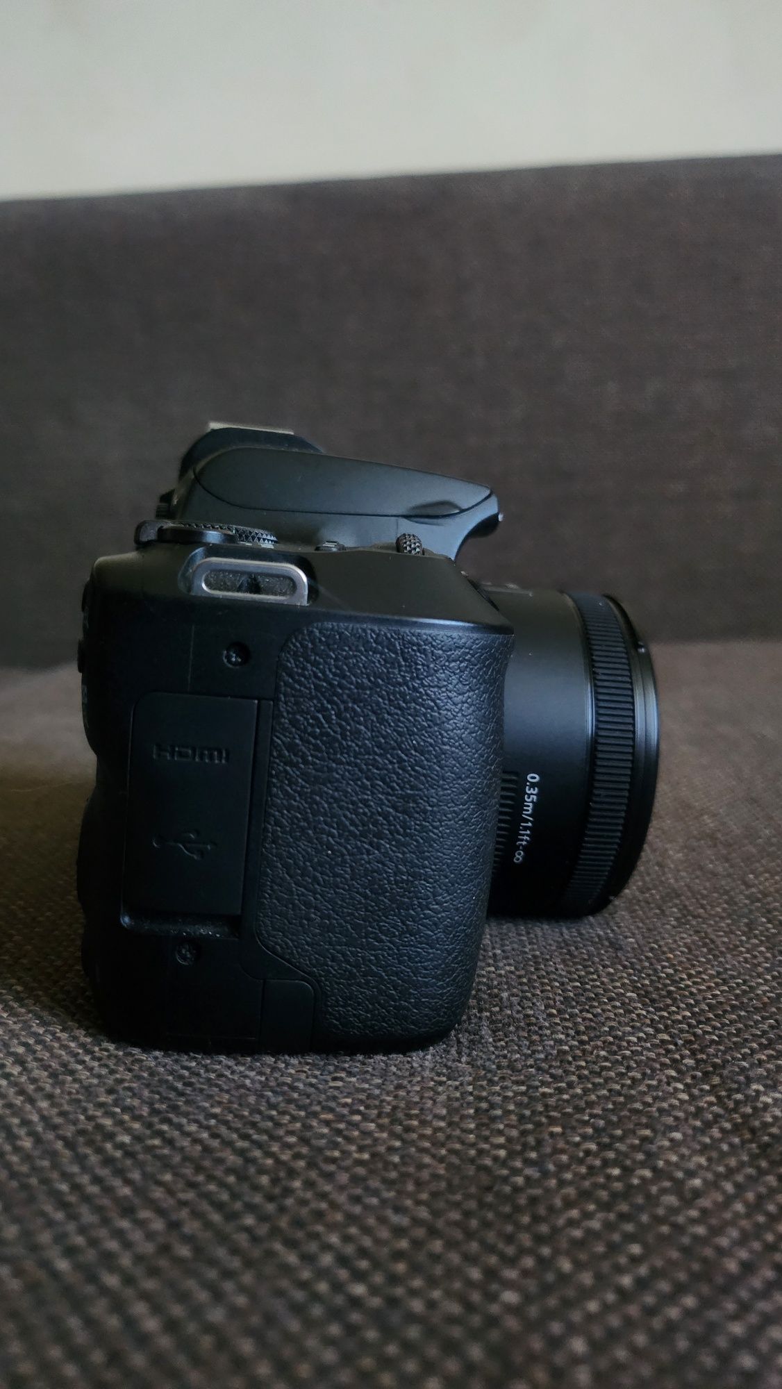 DSLR Canon 250D + obiectiv portret 1.8 50mm