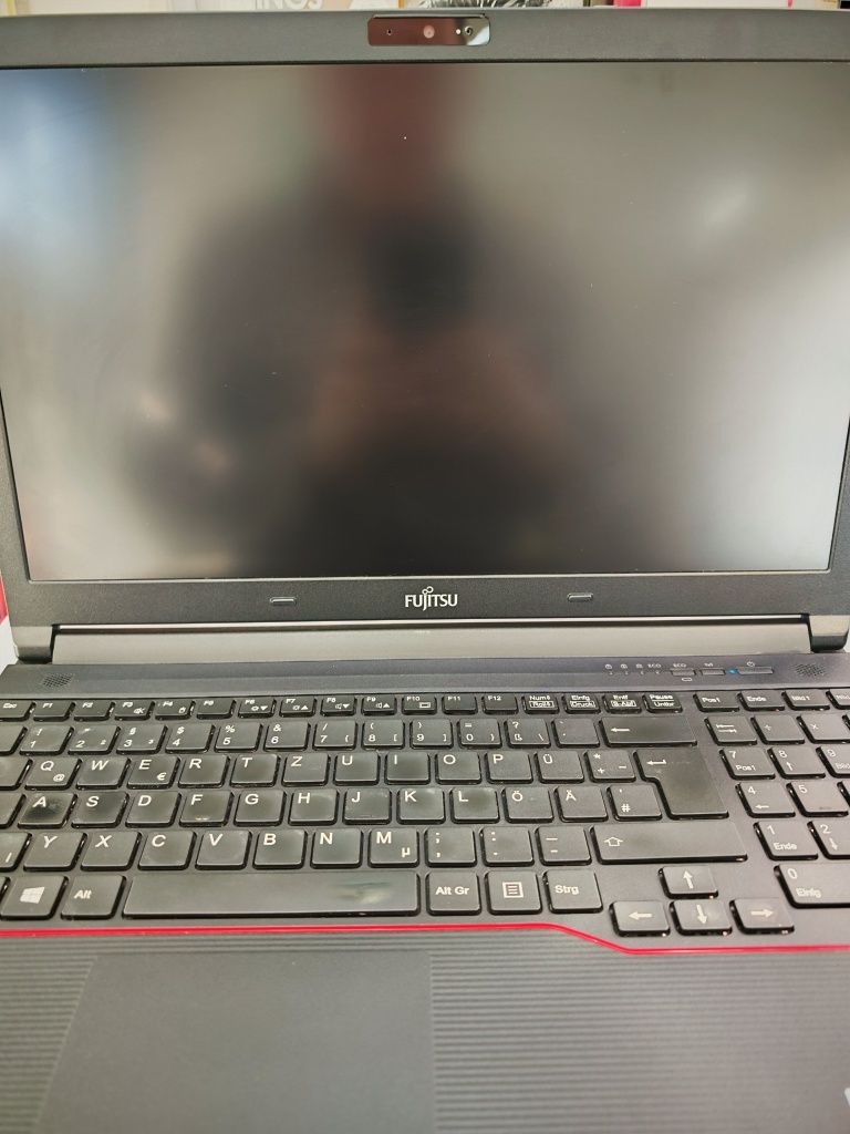 Laptop Japan Fujitsu E5540 i5 700gb Ram 4/8 GB като нов с Windows