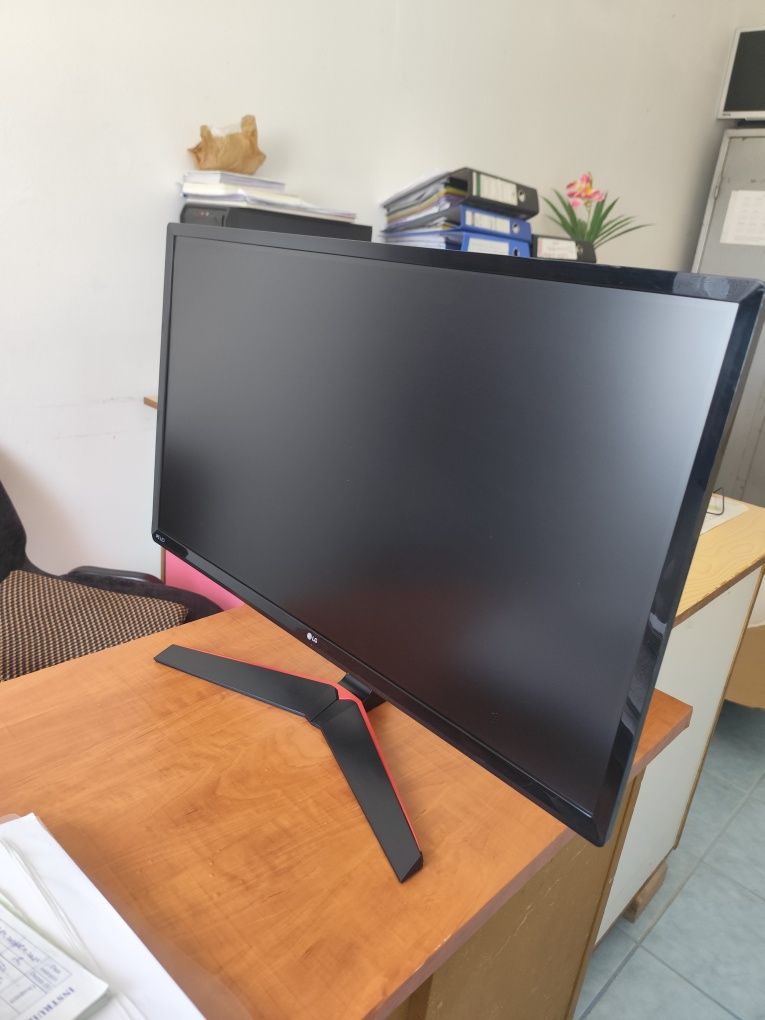 Vând Monitor gaming LG 27 '