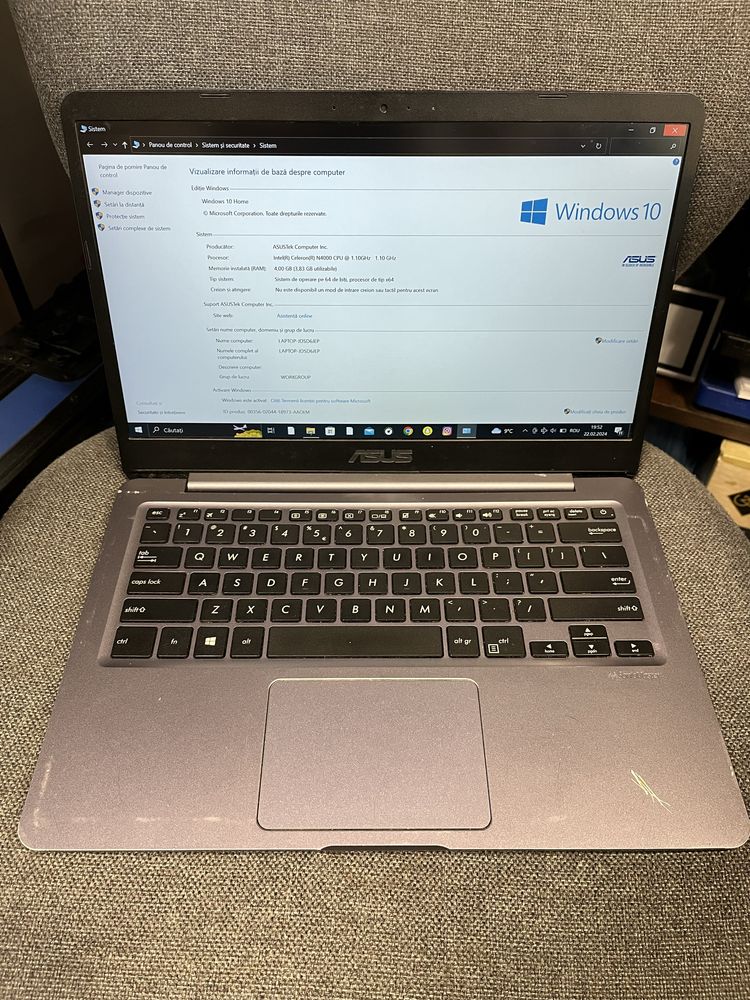 MDM vinde: Laptop Asus VivoBook 14 E406MA, Intel Celeron.