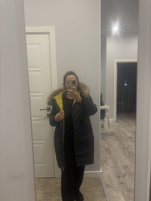 Куртка зимняя, теплая, в отличном состоянии.