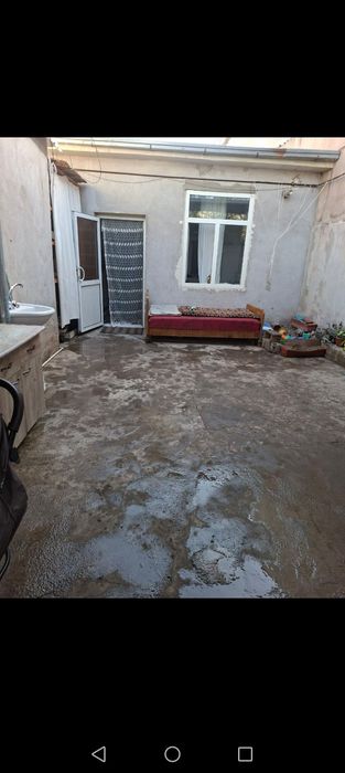 Прадается дом 1 сотка 2 комната кухня  и санузел  цена дагаварная