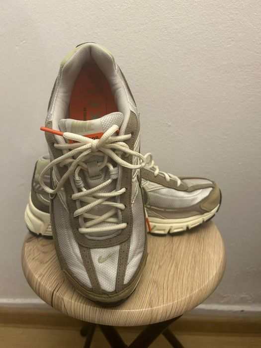 adidasi nike initiator