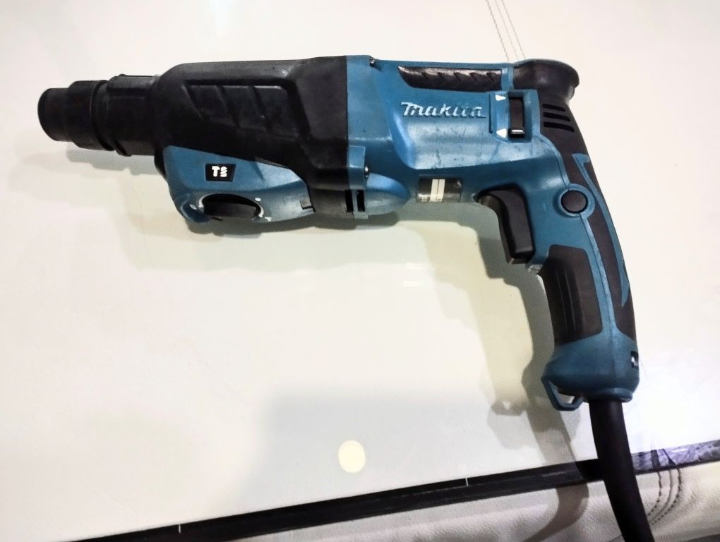 Перфоратор Makita hr2630