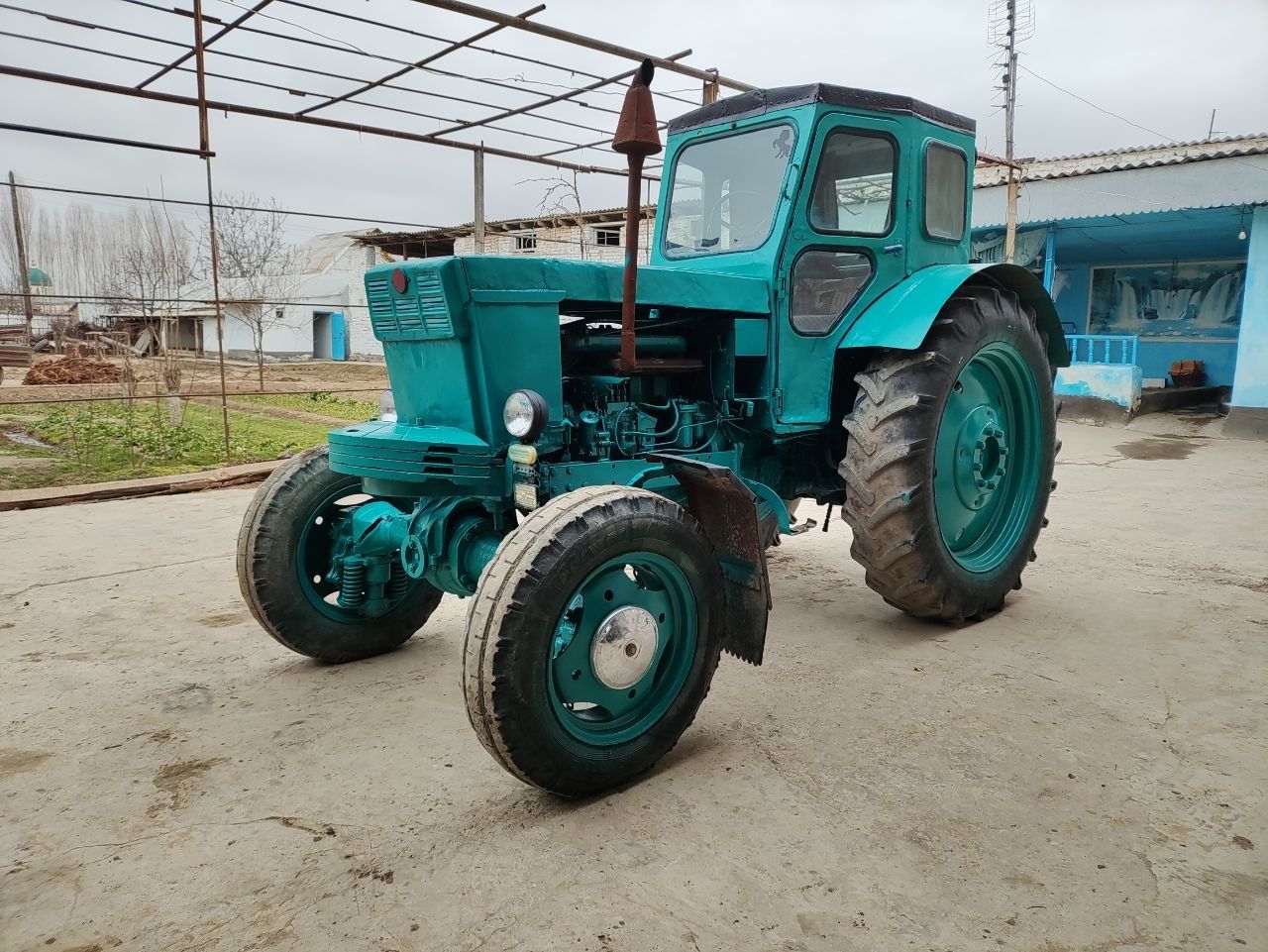 Т 40  трактор сотилади