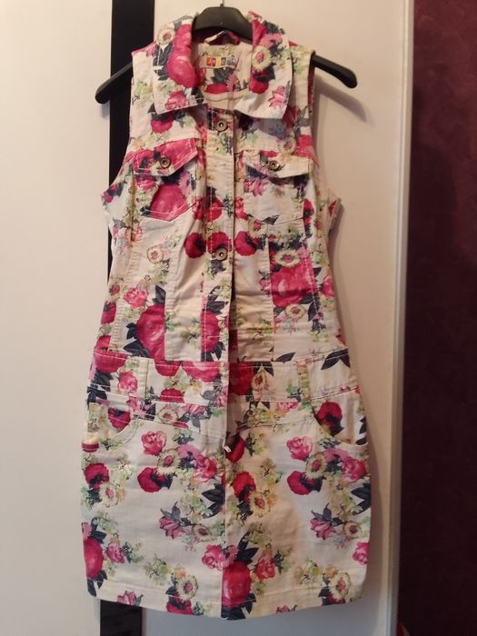 Продавам много запазени рокли