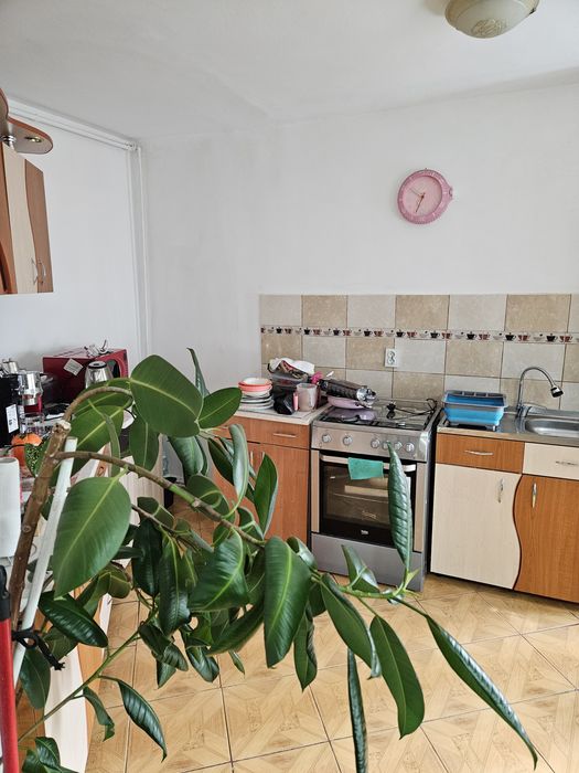 Vindem ap.4camere transformat în 3,micro 5, etaj3 ,73 m2 .