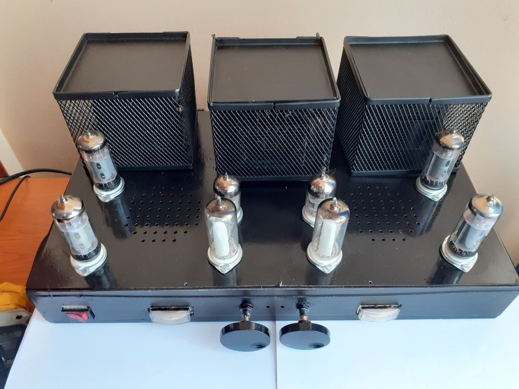 Amplificator  stereo pe lămpi (tuburi)