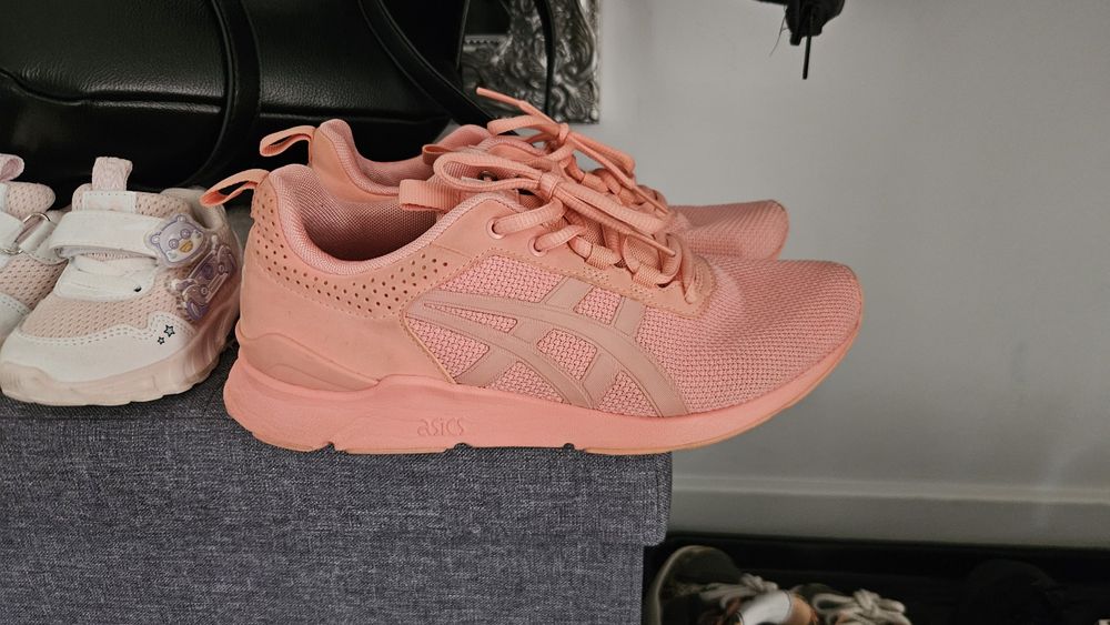 Adidasi Asics roz