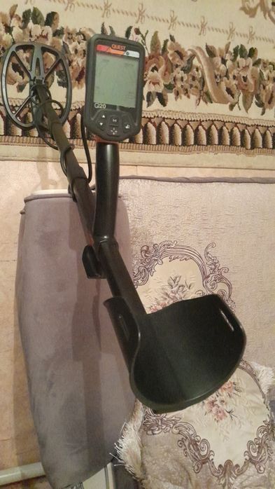 Продам металоискатель QUEST Q20