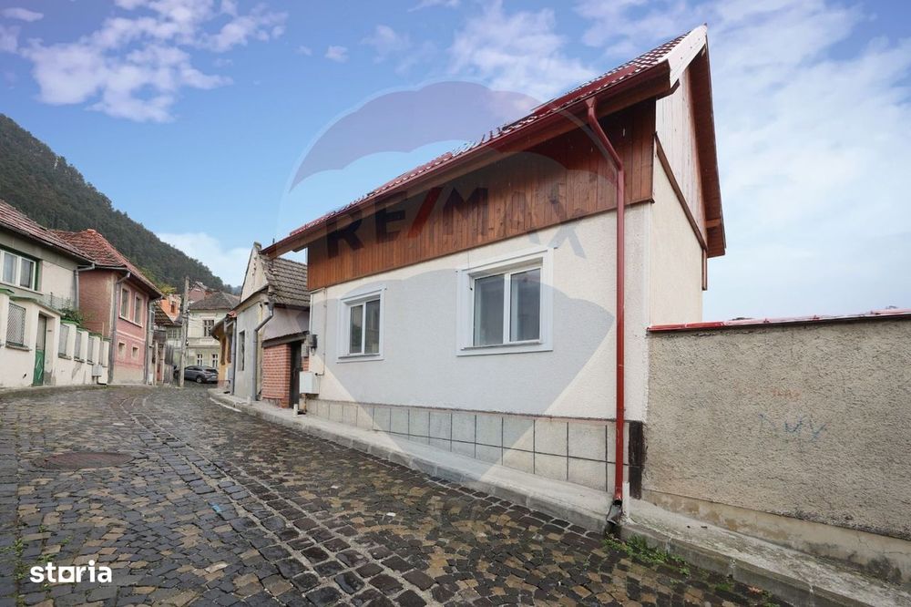 Casă cu 3 camere de vânzare în zona Schei