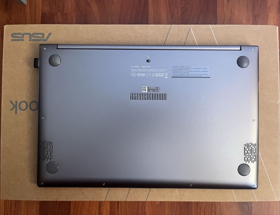 ASUS VivoBook S14 S433EA (14 inch - 35 cm diagonala display)