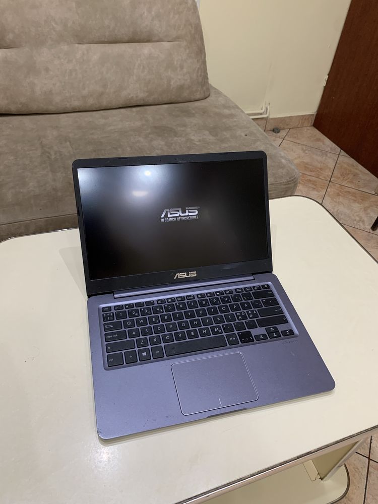 Laptop Asus E406 14" ultra subtire ,10 ore baterie,ssd