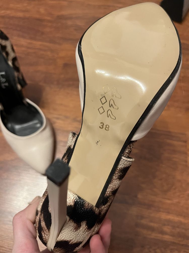 Pantofi toc stiletto