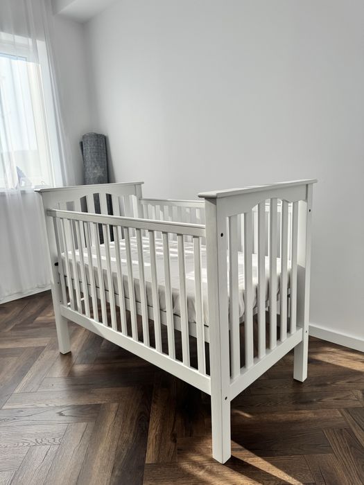 Se vinde pat de lemn pentru copii Pottery Barn!