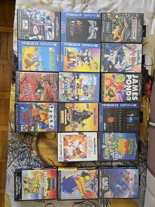Vand carcase de jocuri sega mega drive.