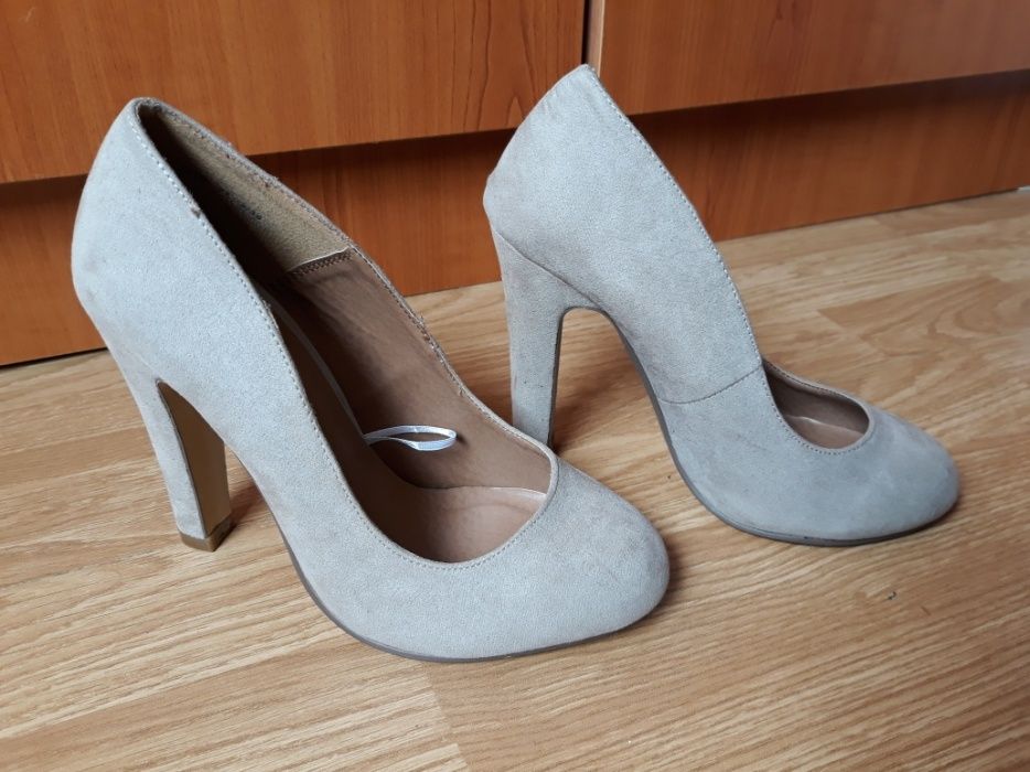 Pantofi purtati o singura data