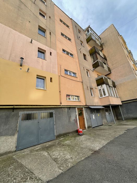 Garaj : inchiriez garaj inchis sub bloc , cartier zorilor