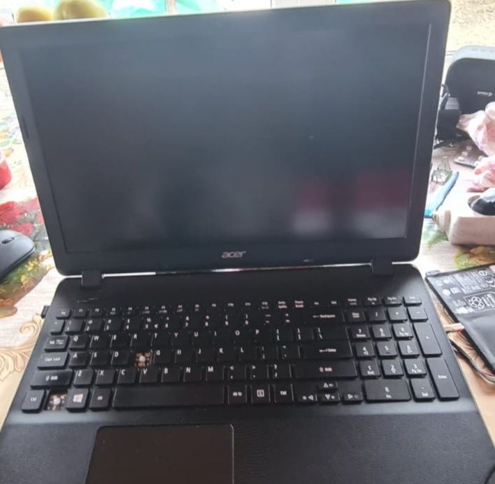 Laptop Acer Aspire ES1-571