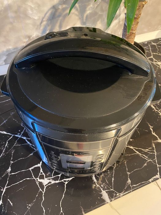 Vând oala multicooker