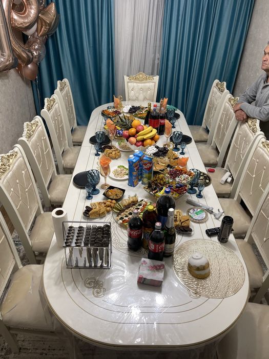 Продается стол со стульями