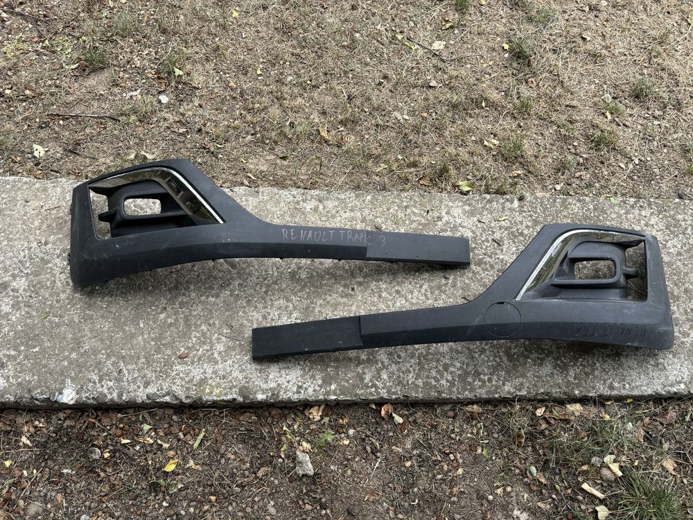 Trim / Grila Proiector Bara Fata Renault Trafic 3