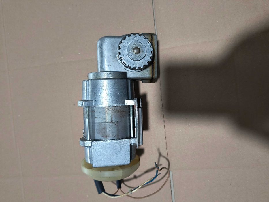Diferite motoare 220V