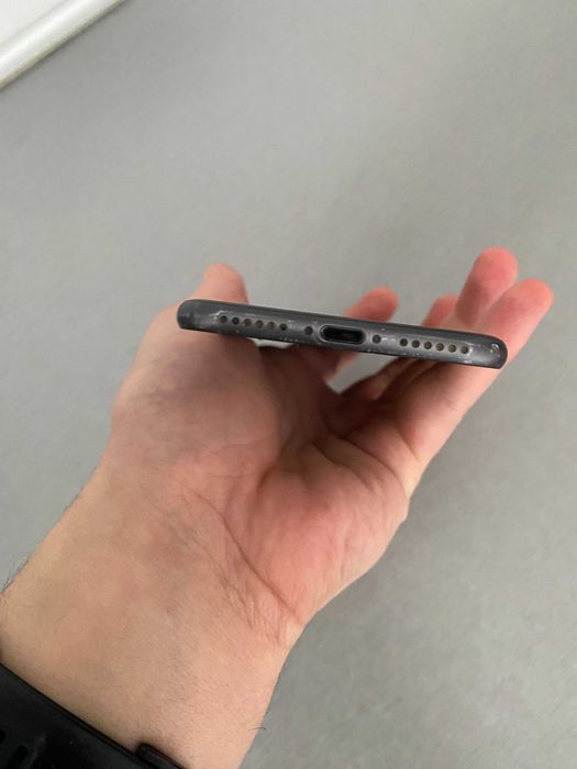 spate original ! pentru iPhone 8 Bun !