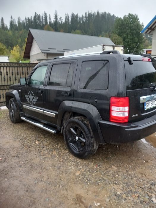 Vînd jeep Cherokee